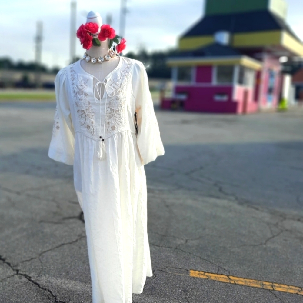 ❤NEW!🦢Beautifully crafted, hand embroidered dress with puffed sleeves🩷🦢🦢🦢🎻
